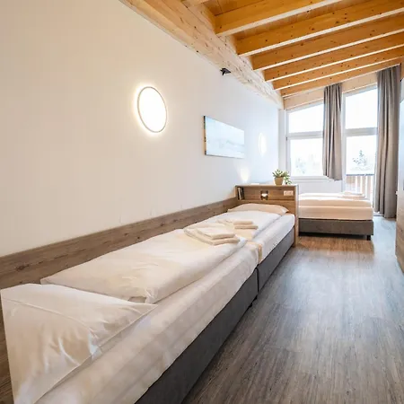 Spacious Penthouse For 9 People Fieberbrunn