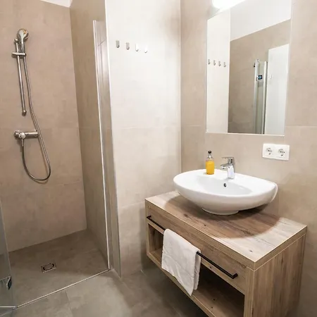 Apartment Spacious Penthouse For 9 People